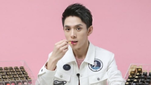 品牌方回应李佳琦直播粘锅被骂借口(李佳琦的粘锅事件怎么解决)