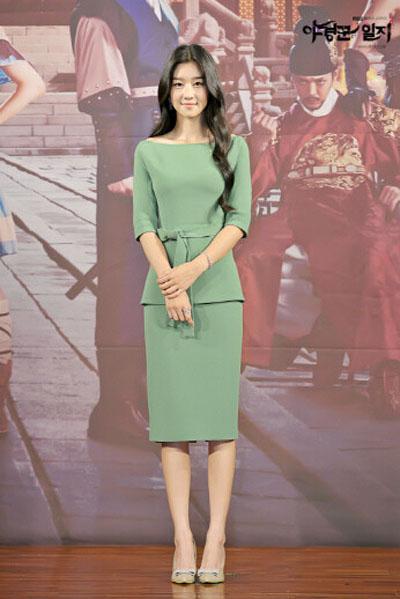 郑允浩金在中酒店事件回顾(郑允浩机场事件)