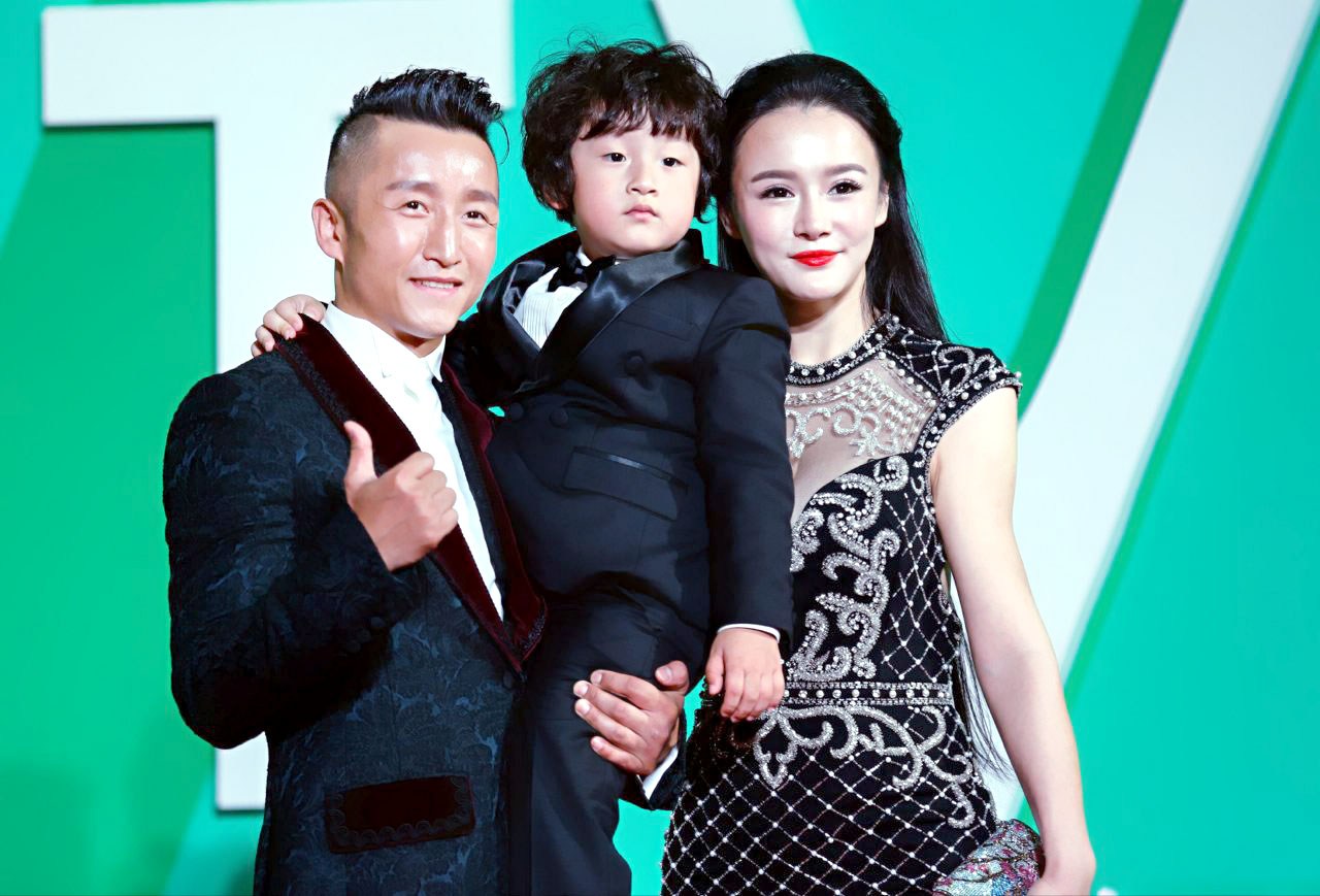 冉莹颖邹市明怎么认识?冉莹颖和邹市明舌吻 冉莹颖邹市明怎么认识?冉莹颖和邹市明舌吻