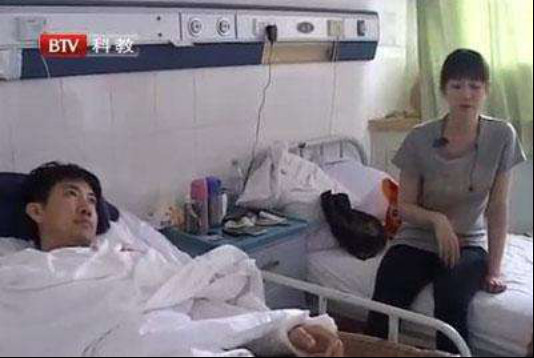 鄢颇被砍伤现场图片(鄢颇伤势好了吗)