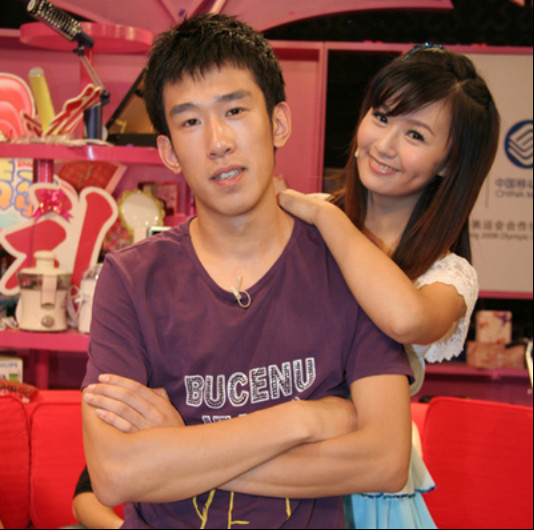 于洋是赵本山的徒弟吗？大长脸于洋老婆是刘