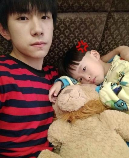 易烊千玺有假肢真的假的？易烊千玺和楠楠是