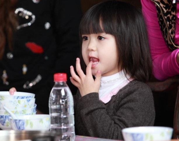 钟丽缇女儿考拉长残的照片(钟丽缇女儿考拉叫什么名字)