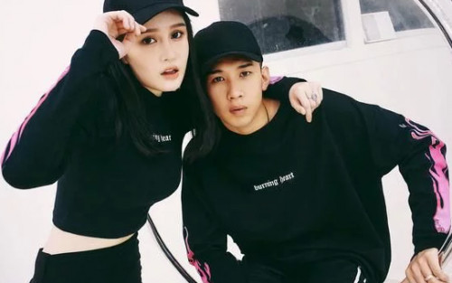 赵珈萱的胸是隆的吗?球球赵一涵为什么叫赵 赵珈萱的胸是隆的吗?球球赵一涵为什么叫赵