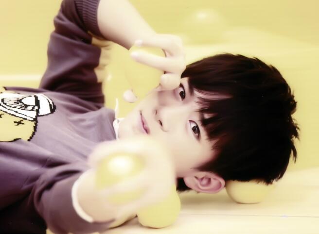 易烊千玺有假肢真的假的？易烊千玺和楠楠是