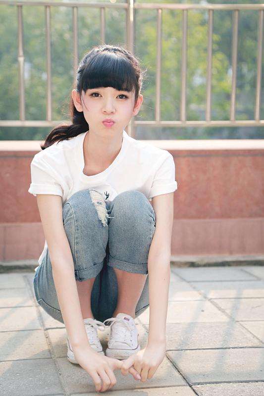 陈瑶跟小彩旗是一个人吗？陈瑶高中时期的照