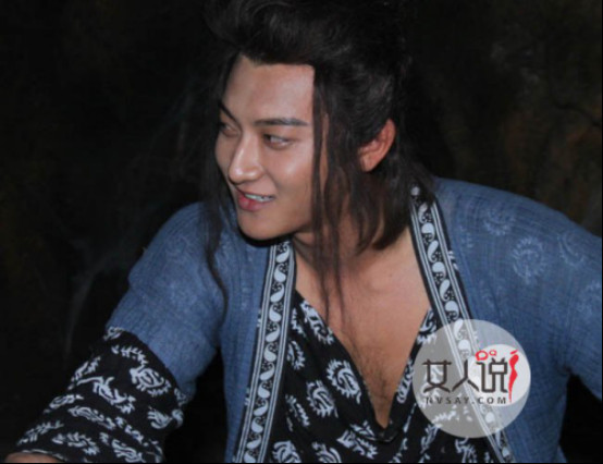 黄子韬有胸毛图片(黄子韬的胸毛)