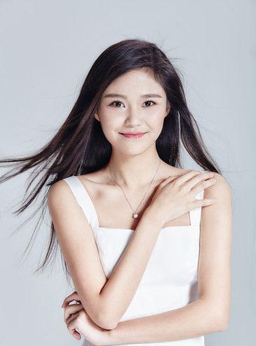 岳红的女儿是和谁生的?岳红现任丈夫资料照 岳红的女儿是和谁生的?岳红现任丈夫资料照