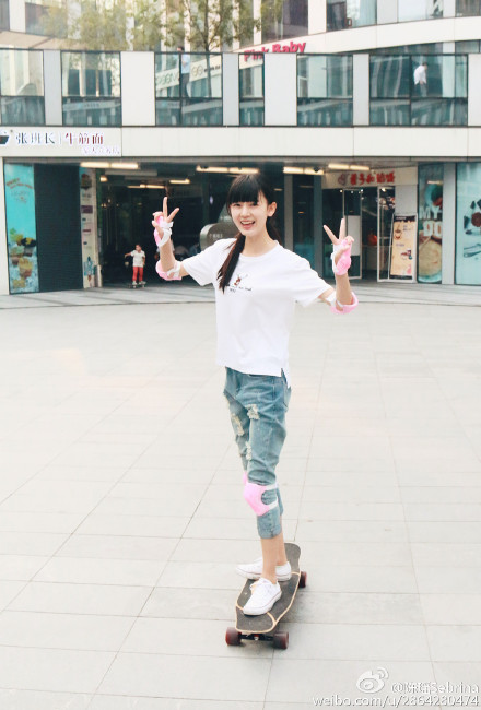 陈瑶跟小彩旗是一个人吗？陈瑶高中时期的照