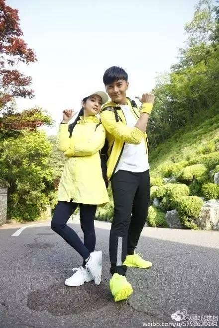 郑元畅是同性恋吗？郑元畅算是几线明星站<(郑元畅同期男明星)