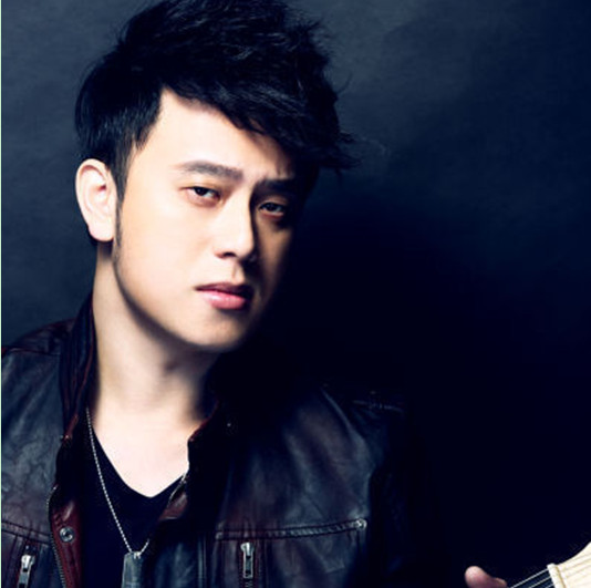 覃桢老婆朱夏妮资料照片(覃祖铭与朱莉)