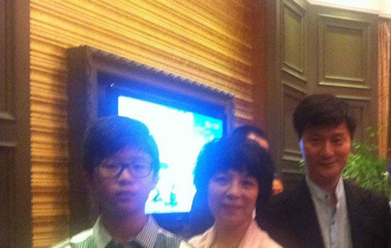 范丞丞到底是谁的孩子？范丞丞长得好像洪金(范丞丞像洪金宝儿子)