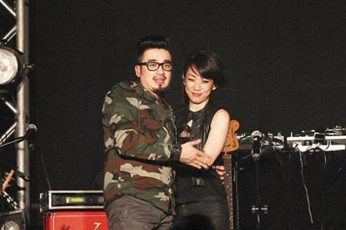 恭硕良和林忆莲结婚了吗？恭硕良暴打林忆莲(林忆莲老公恭硕良个人资料)