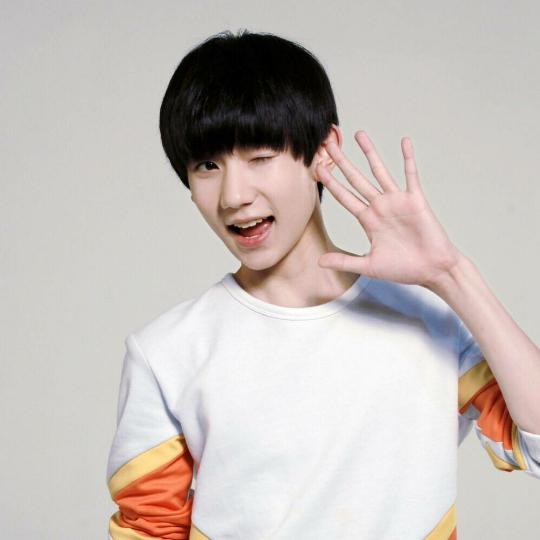 王源是靠易烊千玺红的吗？王源为什么叫ro(易烊千玺王源还有谁)