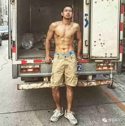 钟楚曦的胸多大罩杯的？钟楚曦男友陶帅照片