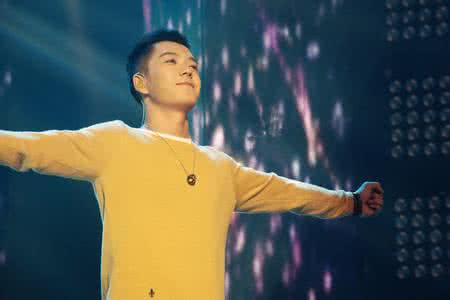 王栎鑫是哪一年的快男?王栎鑫是富二代吗站(王栎鑫出道)