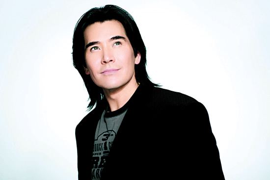 怎么进娱乐圈当明星？艺人和明星的区别站<(明星是怎么当明星的)