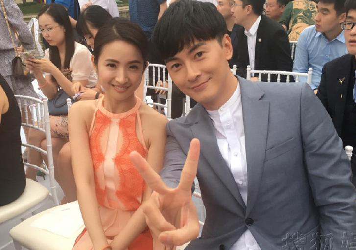 郑元畅老婆周开丽照片(郑元畅女友近照)