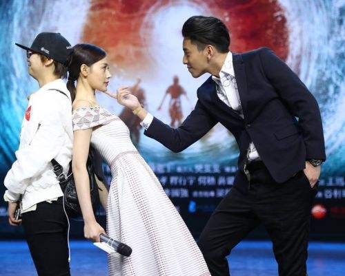 王大陆是同性恋吗?王大陆和张天爱舌吻照片