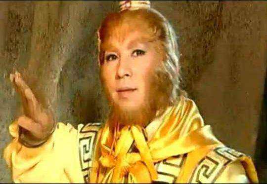 曹荣与六小龄童的合照(六小龄童近照)