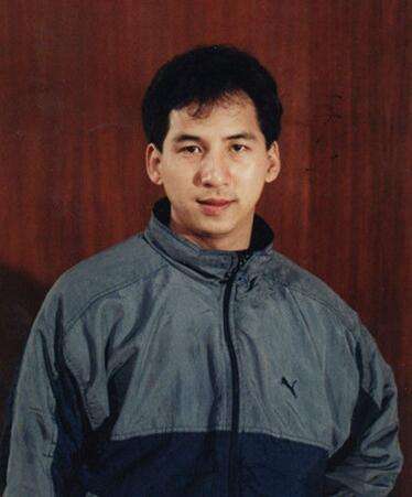 曹荣与六小龄童的合照(六小龄童近照)