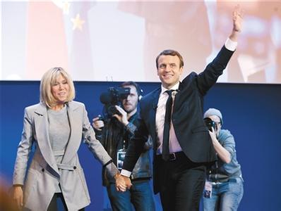 马克龙妻子年轻时照片(马克龙老婆年轻照) 马克龙妻子年轻时照片(马克龙老婆年轻照)