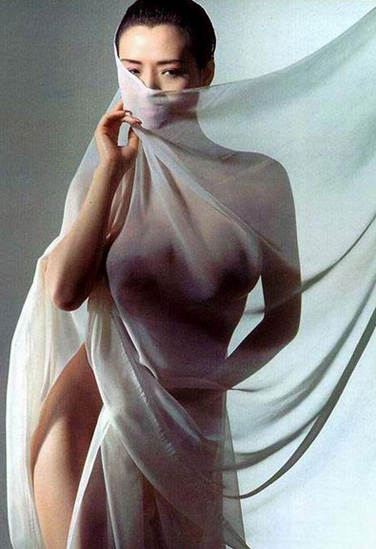 叶子楣是什么罩杯隆胸的吗？叶子楣的老公照