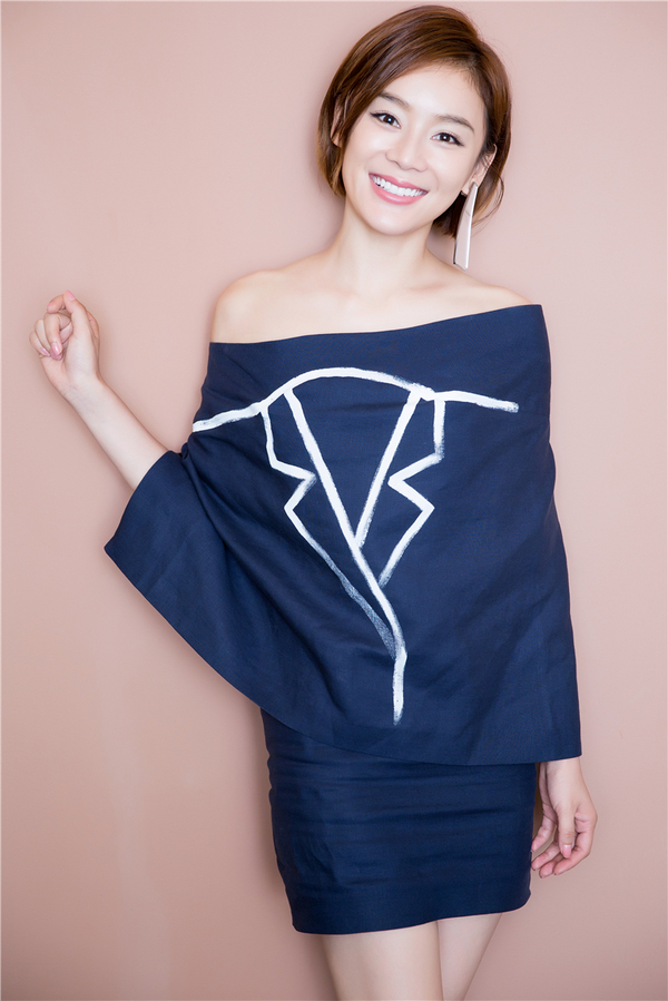 袁珊珊整容前后照片(袁姗姗好丑)