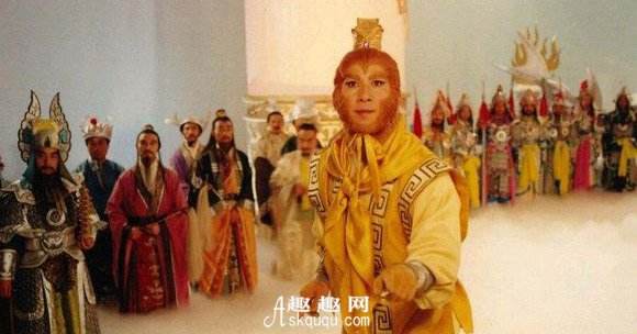 曹荣与六小龄童的合照(六小龄童近照)