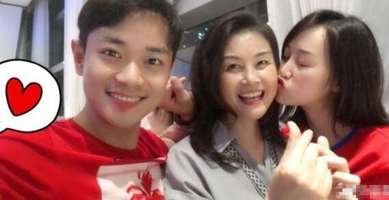 蓝盈莹好胜心逼哭吴昕引争议(吴佳怡和蓝盈莹对比照)