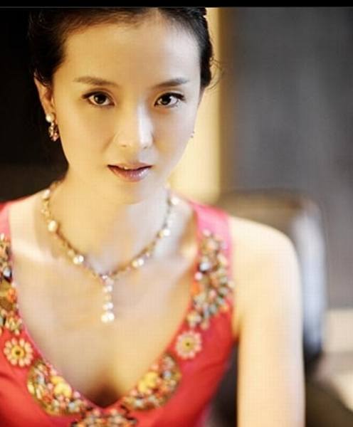 短命女人的面相揭秘(女人短命相有哪些特征)