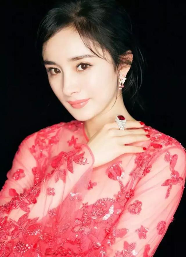 杨幂发际线变低又回来了(杨幂自嘲发际线)