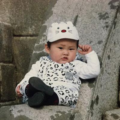 金珉锡小时候的照片(金珉锡童年照)