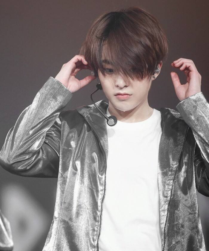 金珉锡小时候的照片(金珉锡童年照)