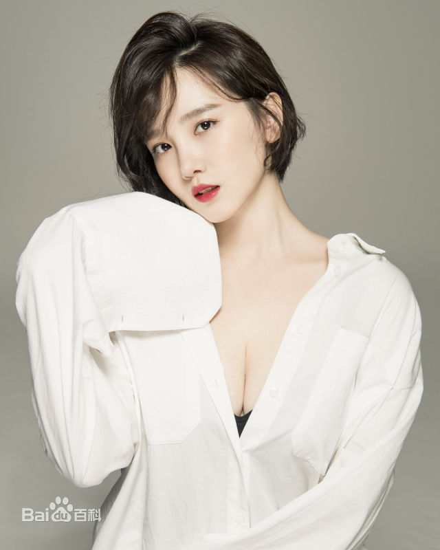 陈小纭和鹿晗好像对比图(陈小纭撞脸鹿晗:陈小纭个人资料个人写真)