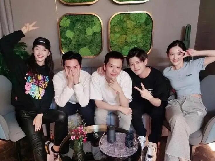 杨洋任嘉伦怎么认识的(杨洋帅还是任嘉伦帅)