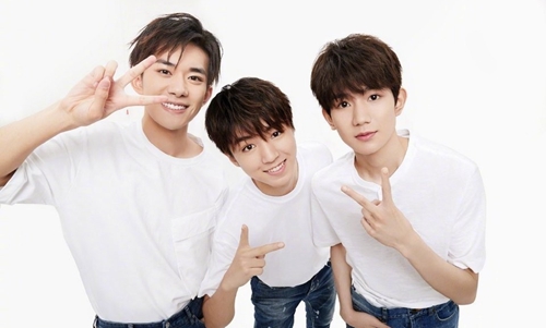 七一晚会后台合照王俊凯王源罕见同框(王俊凯七夕晚会)