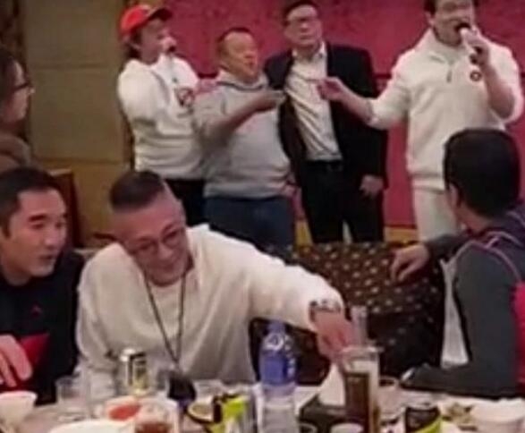 钟镇涛前妻章小蕙现状如何(钟镇涛与章小蕙结婚照)