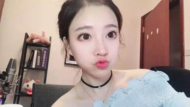 冯提莫年收入2.7亿惊呆网友(冯提莫一年挣多少钱)