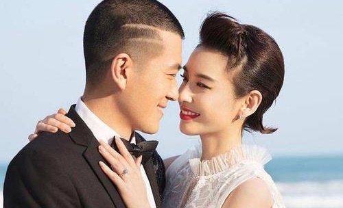 黄圣依背景曝光外公是清华大学学生会主席(黄圣依父亲身份曝光)