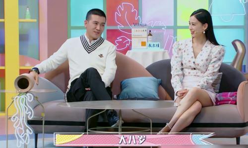 黄圣依背景曝光外公是清华大学学生会主席(黄圣依父亲身份曝光)