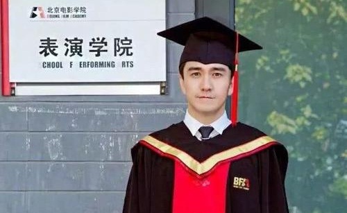 曝翟天临即将复出话剧表演引热议(翟天临新戏)