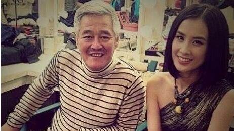 黄圣依背景曝光外公是清华大学学生会主席(黄圣依父亲身份曝光)