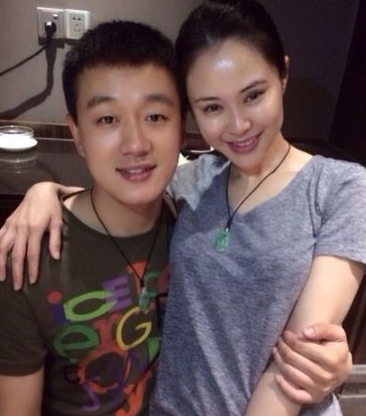 佟大为的妻子关悦照片(佟大为关悦近照)