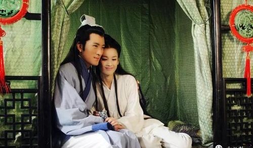 黄圣依背景曝光外公是清华大学学生会主席(黄圣依父亲身份曝光)