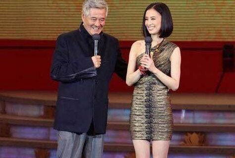 黄圣依背景曝光外公是清华大学学生会主席(黄圣依父亲身份曝光)