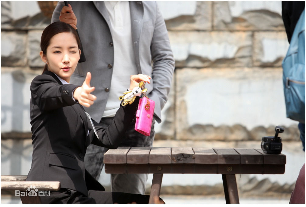 朴敏英的双眼皮好自然图(朴彩英的双眼皮)