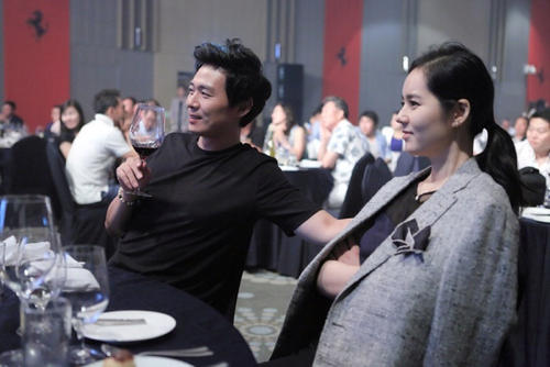 延政勋年轻时图片(延政勋帅吗)