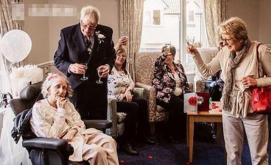 连续43年求婚被拒大反转(现在就告被反转的求婚完整版)