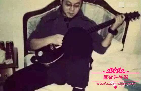 窦唯年轻时的照片惊为天人(窦唯年轻时好帅) 窦唯年轻时的照片惊为天人(窦唯年轻时好帅)